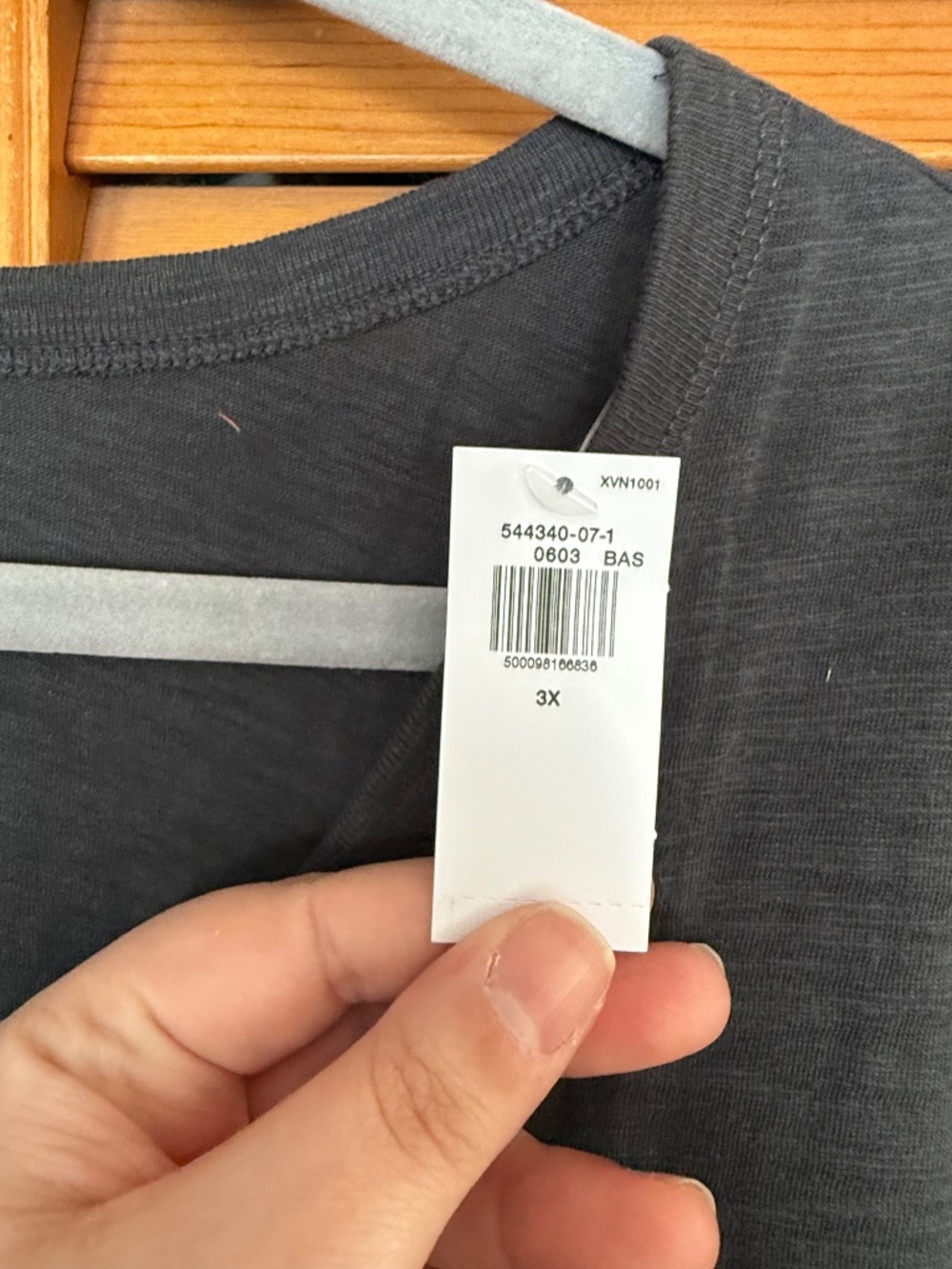 NWT Old Navy Gray V-Neck T-Shirt - Picture 4 of 6